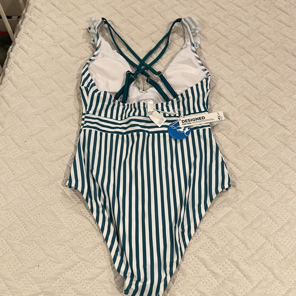 Cupshe Women’s V Neck One Piece Swimsuit Ruffled Back Cross Swimwear - Picture 6 of 7